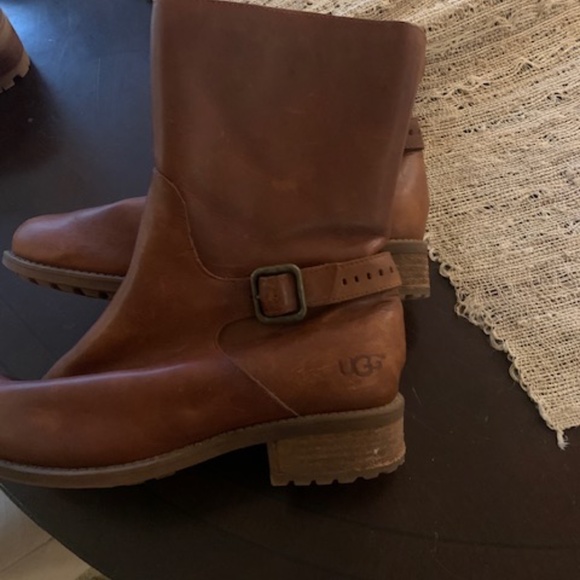 Ugg boots - Picture 1 of 3